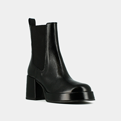 Platform boots with square toes black