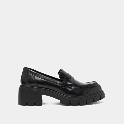 Heeled loafers black