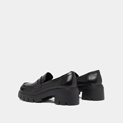 Heeled loafers black