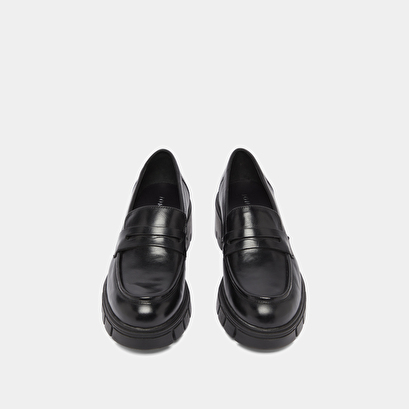 Heeled loafers black