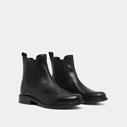 Bottines &agrave; bouts ronds in black leather | audry