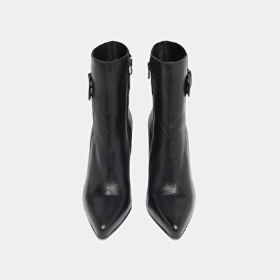 Bottines &agrave; bouts pointus et boucles in black leather | beth