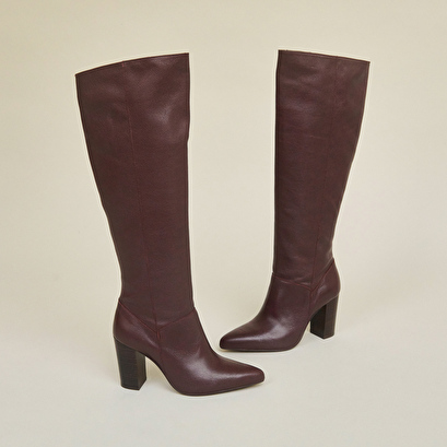 High boots with heels and pointed toes in burgundy leather | bethany