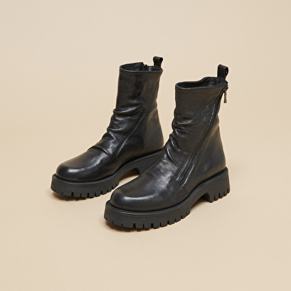 Boots with zips and notched soles in black aged leather | ROLIN