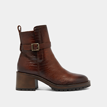 Bottines &agrave; bouts ronds et boucles in cognac reptile leather | clovis
