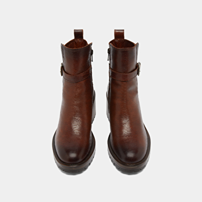 Bottines &agrave; bouts ronds et boucles in cognac reptile leather | clovis