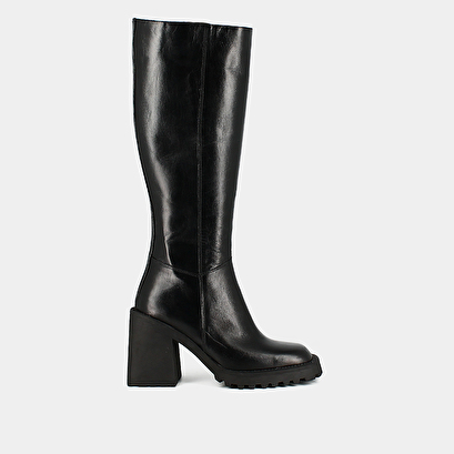 High boots with notched soles and square toes in black leather | GENE