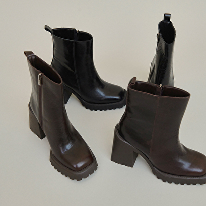 Square-toe and notched-soled boots in brown leather | GENEVE