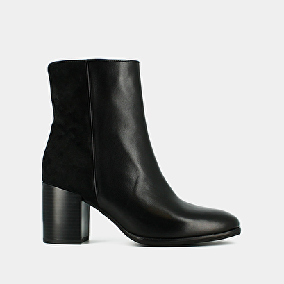 Heeled boots black