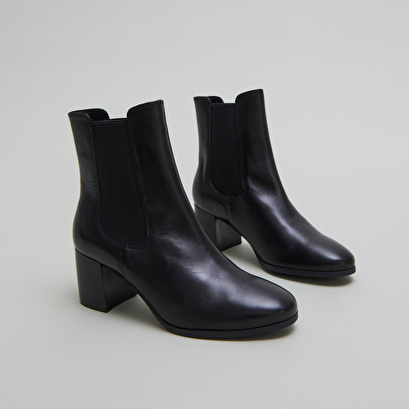 Bottines &agrave; talons et &eacute;lastiques in black leather | alderic