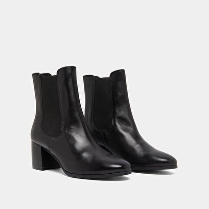 Bottines &agrave; talons et &eacute;lastiques in black leather | alderic
