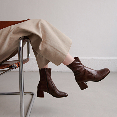 Oval-toe boots in brown aged leather | argentat