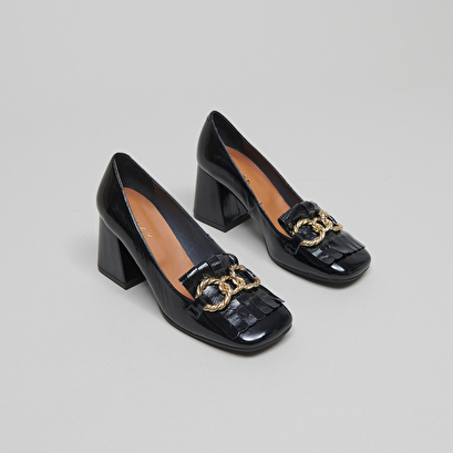 Heeled loafers with gold buckles black