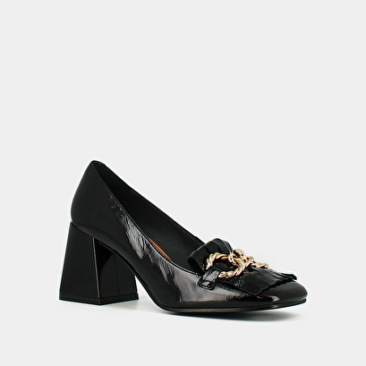 Heeled loafers with gold buckles black