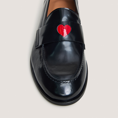 Loafers round-tipped in black shiny leather | donjuan