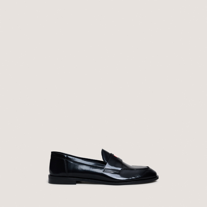 Loafers round-tipped in black shiny leather | donjuan