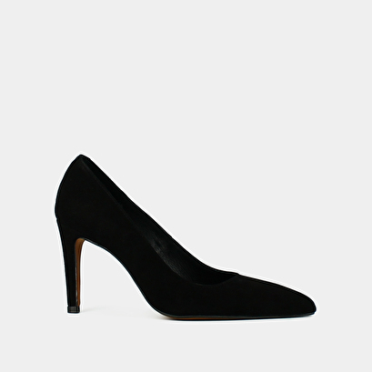 Pumps with pointed ends black