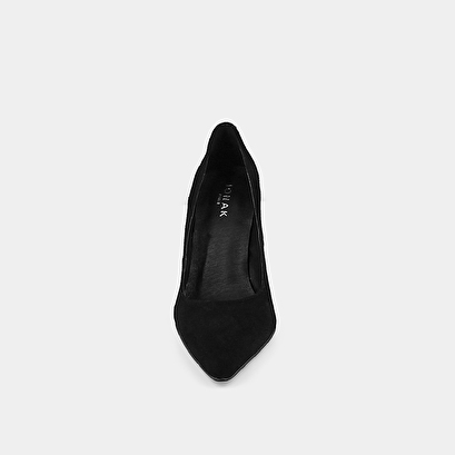 Pumps with pointed ends black