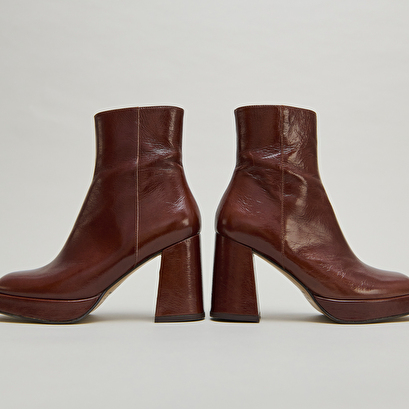 Mocassins &agrave; talons et bouts arrondis in black leather | voltura