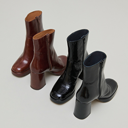 Mocassins &agrave; talons et bouts arrondis in black leather | voltura