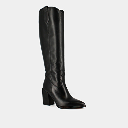 Pointed boots with heels in black leather | paprika