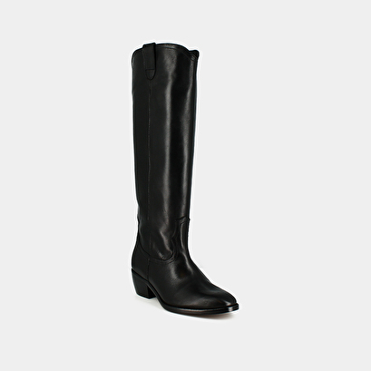 High boots with oval toes in black leather | manhattan