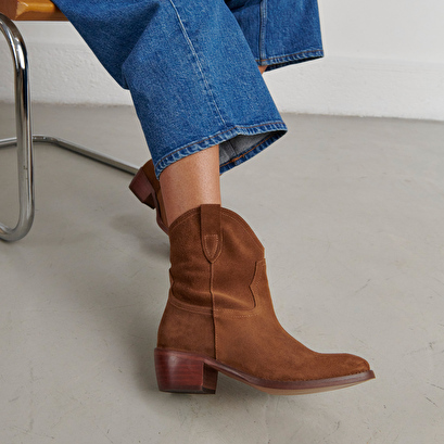 Oval-toe lowboots cognac