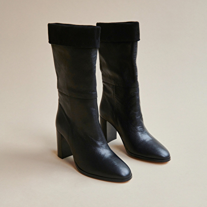 Pointed boots black