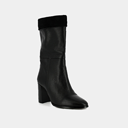 Pointed boots black