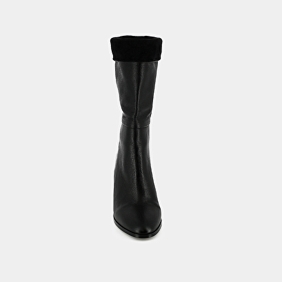 Pointed boots black