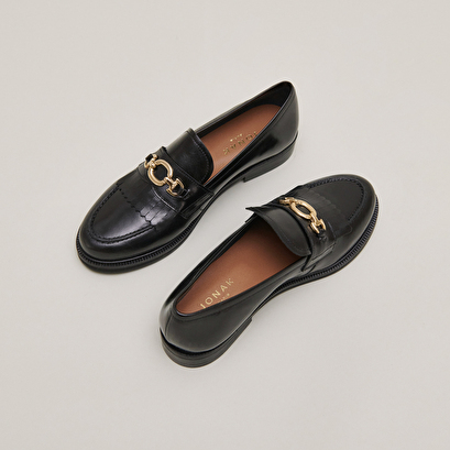 Loafers with gold buckles in black leather | delphes