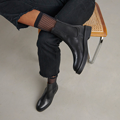 Round-toe lowboots in black leather | agen