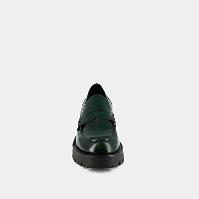 Moccasins with notched soles in glazed green leather | rimana