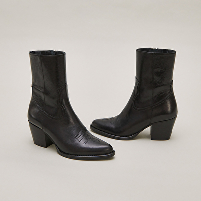 Heeled ankle boots with topstitch in black leather | djamena