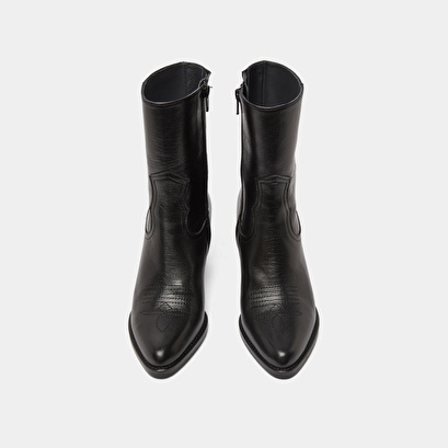 Heeled ankle boots with topstitch in black leather | djamena