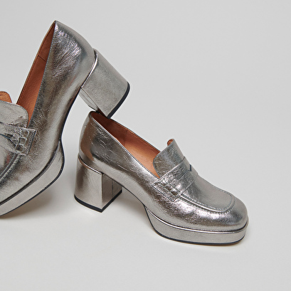 Loafers with platforms dark silver