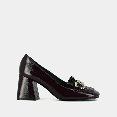 Heeled loafers with silver buckles dark purple