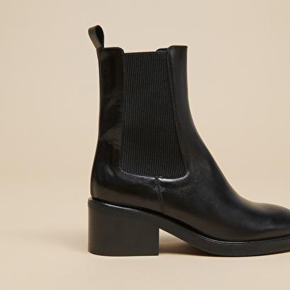 Boots with elastics black