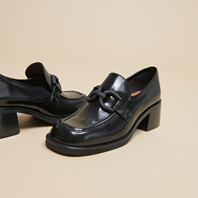 Loafers with heels black