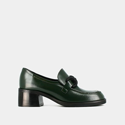 Loafers with heels in fir green shiny leather | darknet