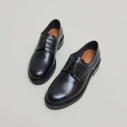 Derbies &agrave; d&eacute;tails argent&eacute;s in black leather | daho