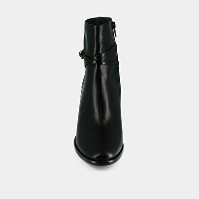 Ankle boots with high heels and gold charms in black leather | drame