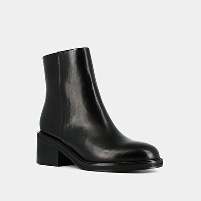 Boots with chunky heels in black leather | danseuse