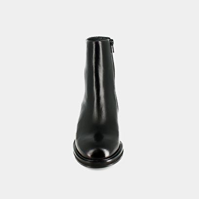 Boots with chunky heels in black leather | danseuse
