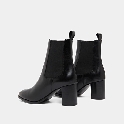Ankle boots with heels and elastics in black leather | devin