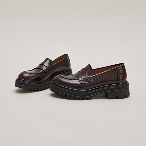 Loafer with notched soles in burgundy patinated leather | ALFI