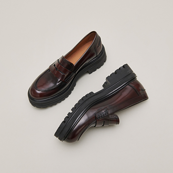 Loafer with notched soles in burgundy patinated leather | ALFI