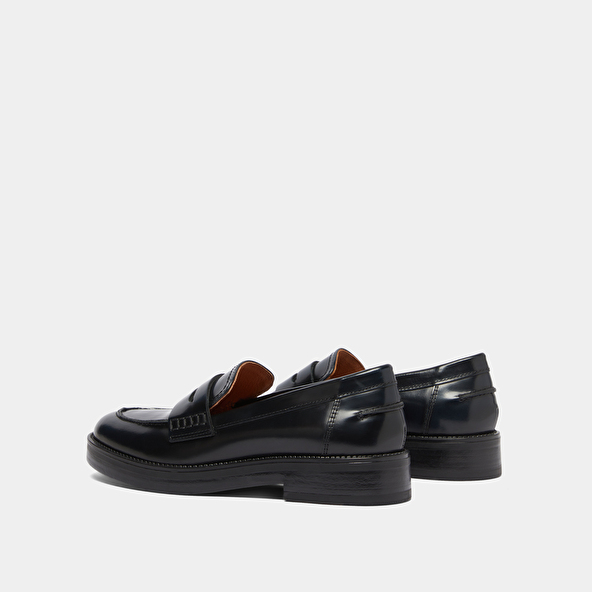 Round-toed loafers in blue patinated leather | MIRNA