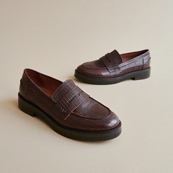 Round-toed loafers in brown reptile leather | MIRNA