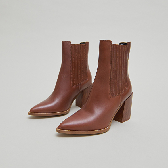 Boots à talons et bouts pointus in cognac leather | PERLINE